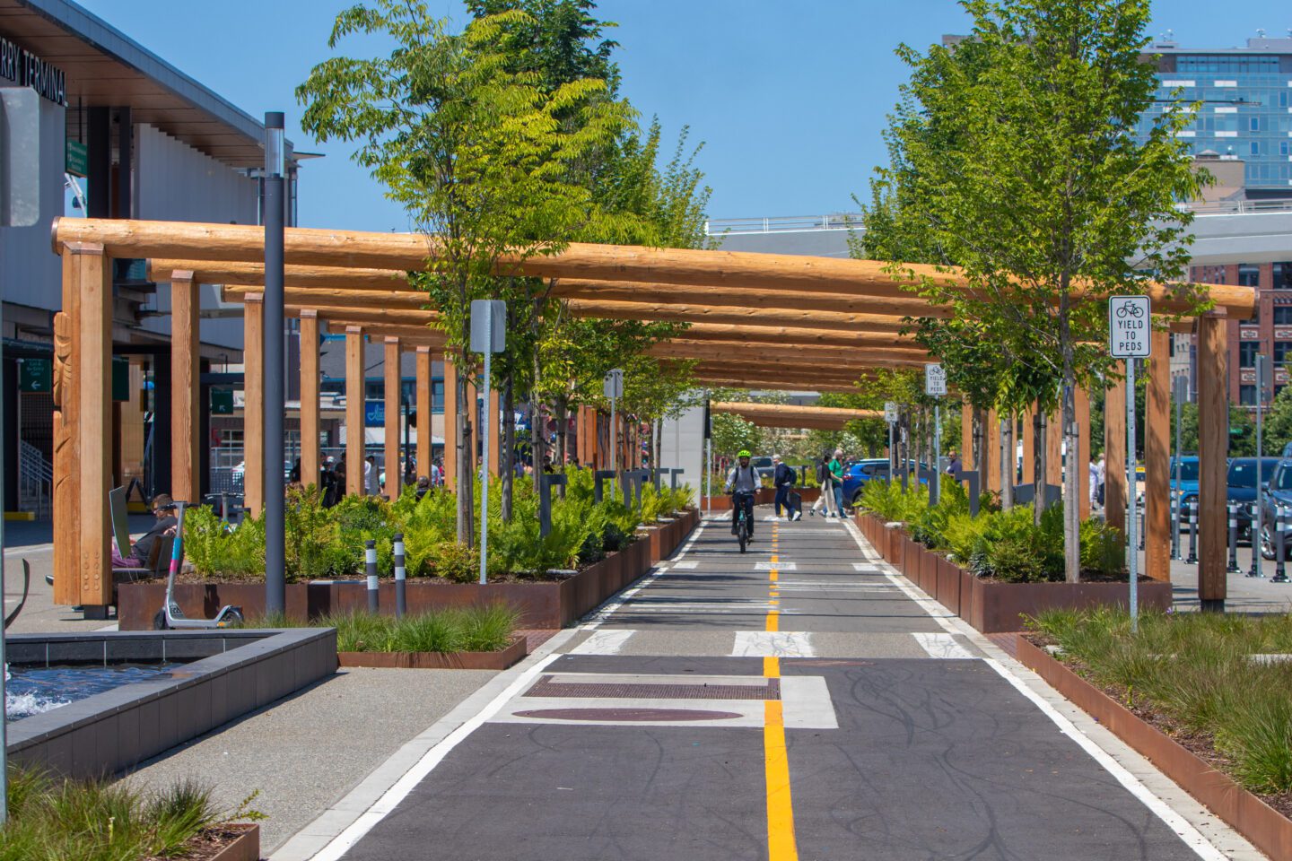 Photo Looking down the bike path with greenery on either side.